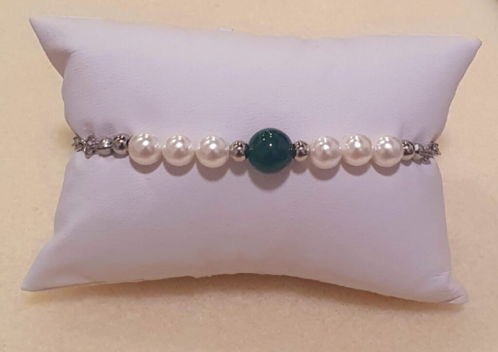Pulsera de acero, perlas y jade, marca Gemas Acero (0401000004)