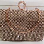 Bolso de fiesta, color cobre, con asa y cadena para colgar, medidas 19x12x4 cms. (1100000008)