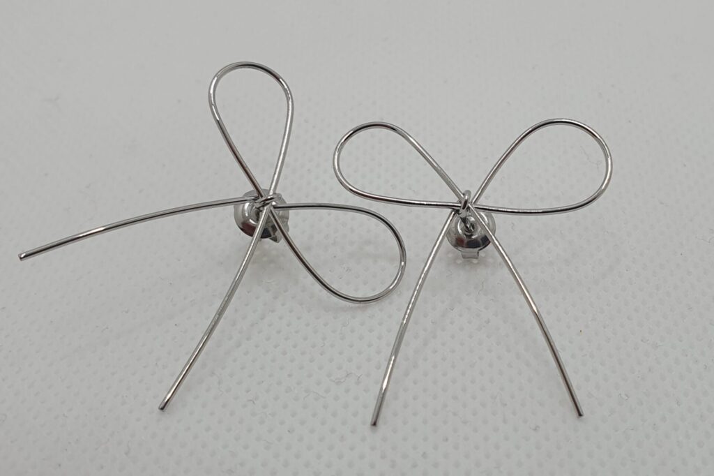 Pendientes de acero en forma de lazo (0101000009)