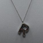 Gargantilla de acero, letra R, 40 cms de largo + 5 cms de extensión (2401000022)