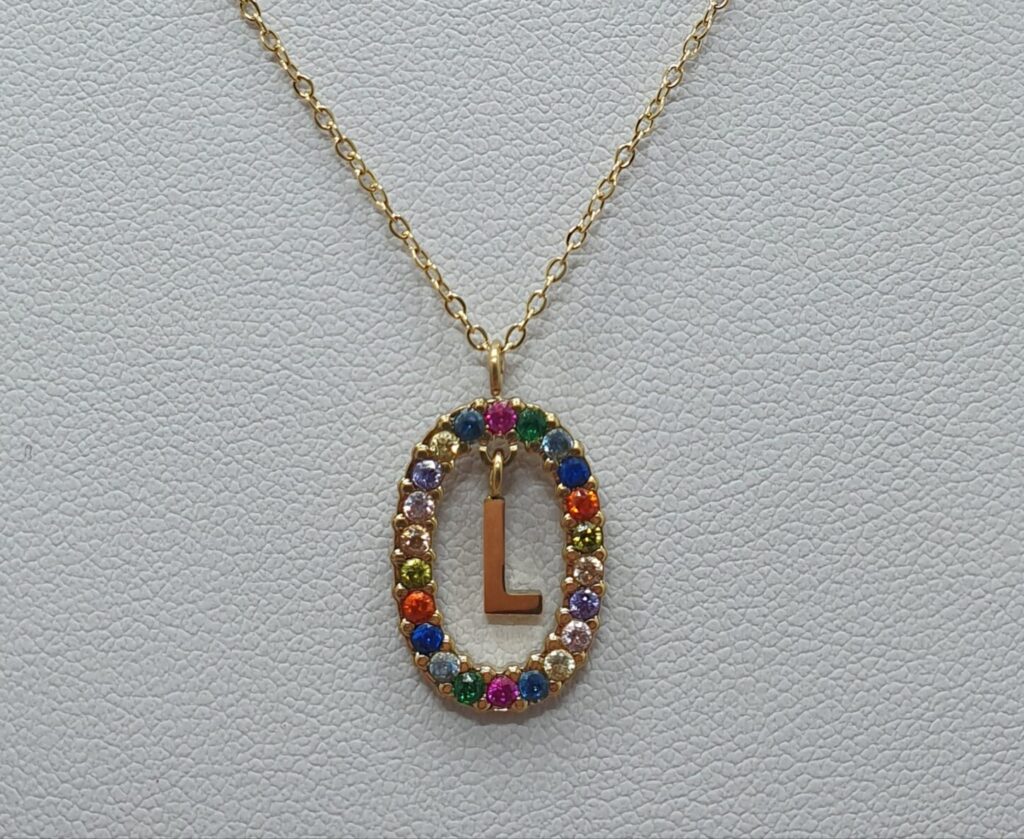 Gargantilla de acero con baño de oro, letra L, 40 cms de largo + 5 cms de extensión (2401000019)
