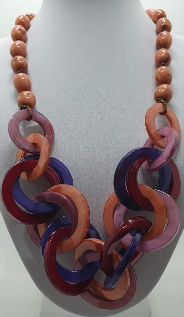 Collar de resina, 59 cms de largo (0201000026)