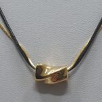 Gargantilla de acero negro y dorado, 40 cms de largo + 5 cms de extensión (2401000003)