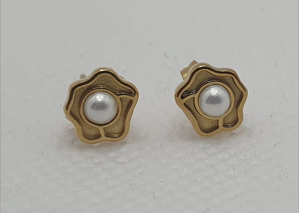 Pendientes de acero con baño de oro con perla (0101000051)