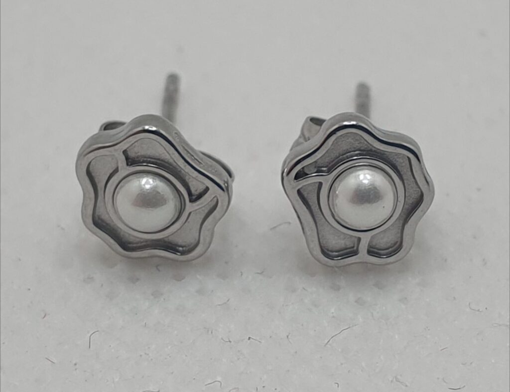 Pendientes de acero con perla (0101000052)