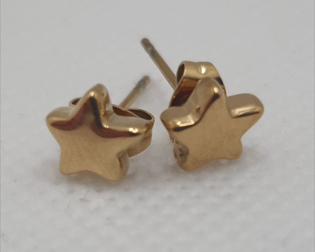 Pendientes de acero dorado con tuerca (0101000010)