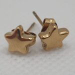Pendientes de acero dorado con tuerca (0101000010)