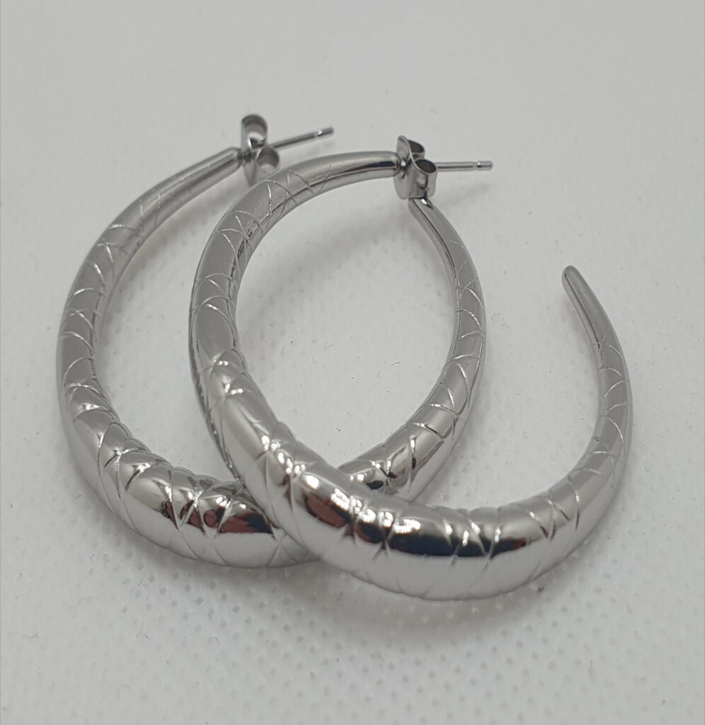 Argollas abiertas de acero, 4 cms de diámetro. (0101000019)