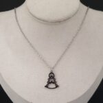 Gargantilla de acero con virgen (24010035)