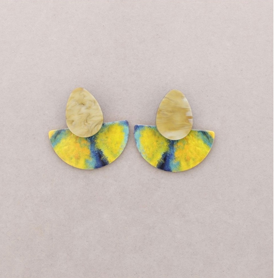 Pendientes de resina. (01000075)